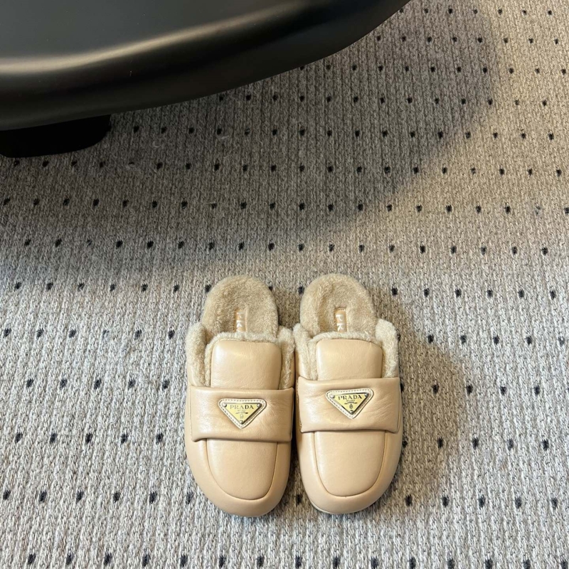Pra*a slippers